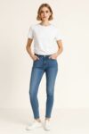 PLAYERA CUELLO REDONDO AJUSTE LATERAL