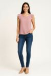 BLUSA CON DETALLE EN CUELLO