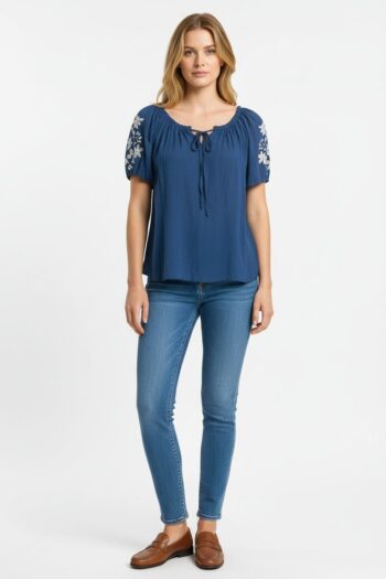 BLUSA CON ESCOTE AJUSTABLE