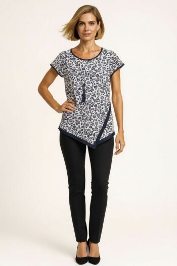 PLAYERA CON DETALLE EN CUELLO