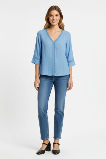 BLUSA CON DETALLES DECORATIVOS