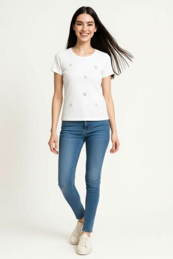 PLAYERA CON DETALLE BORDADO