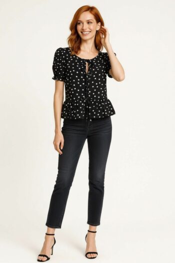 BLUSA CON LAZOS Y VOLANTES