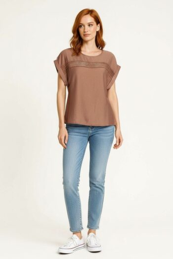 BLUSA CON APLICACIÓN TEJIDA FRONTAL