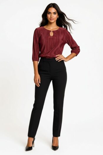 BLUSA CON DETALLE EN ESCOTE