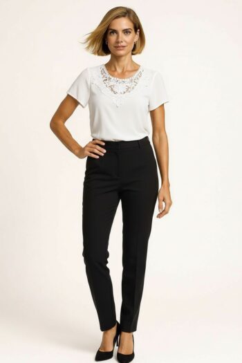 BLUSA CUELLO CON APLICACIÓN
