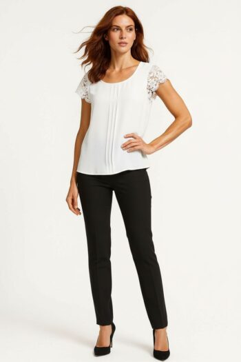 BLUSA CON DETALLE DE ENCAJE