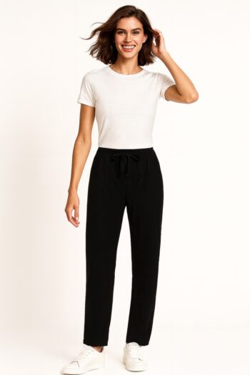 JOGGER CON BOLSAS TRASERAS