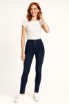 JEANS CICLON DE TIRO ALTO CON BOTONES