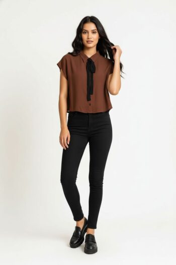 BLUSA CON MOÑO DECORATIVO