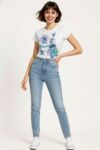 PLAYERA CORTA CON DISEÑO GRÁFICO