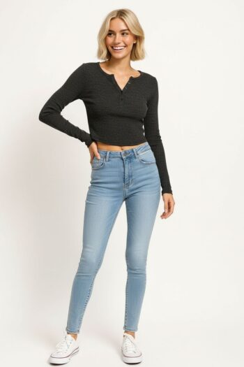 PLAYERA CHENILLE CON ESCOTE Y BOTÓN
