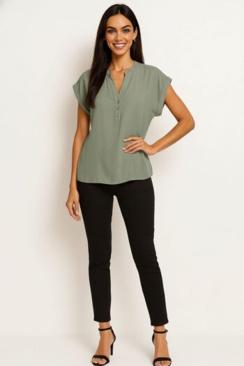 BLUSA LIGERA CUELLO SEMIABIERTO