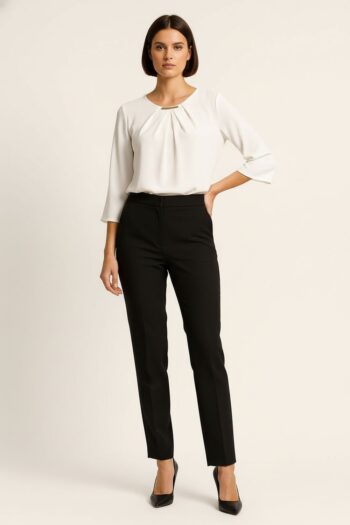 PLAYERA ESCOTE CON DETALLE DORADO