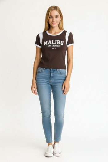 PLAYERA MALIBU CON DETALLE CONTRASTE