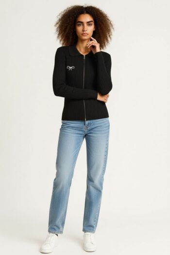 SUÉTER CON CIERRE Y DETALLE DECORATIVO