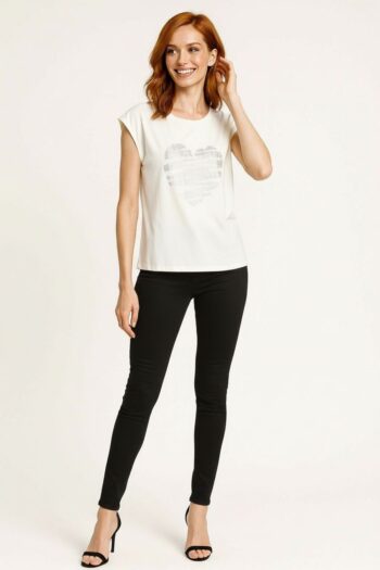 PLAYERA CON APLICACIÓN FRONTAL BRILLO