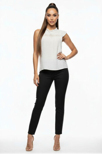 BLUSA DETALLE ENCAJE HOMBROS