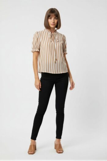 BLUSA CON LAZO Y DETALLE