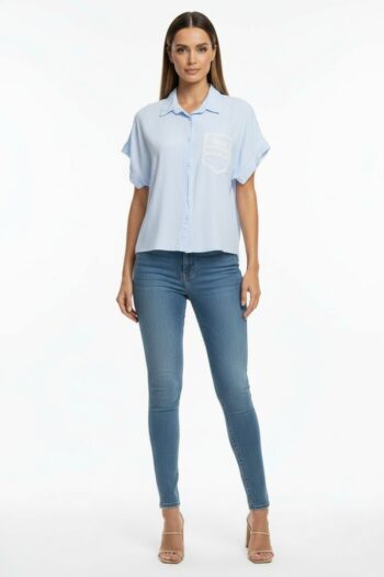 BLUSA CON BOTONES Y BOLSA