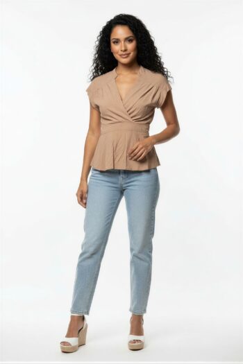 BLUSA CRUZADA CON VUELO