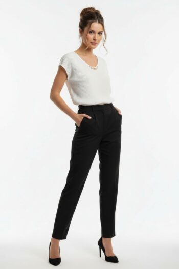 BLUSA CON DETALLE METÁLICO