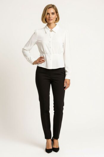 BLUSA CAMISERA CON BROCHE DECORATIVO