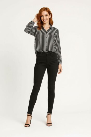 BLUSA CON BOTONES Y BOLSAS